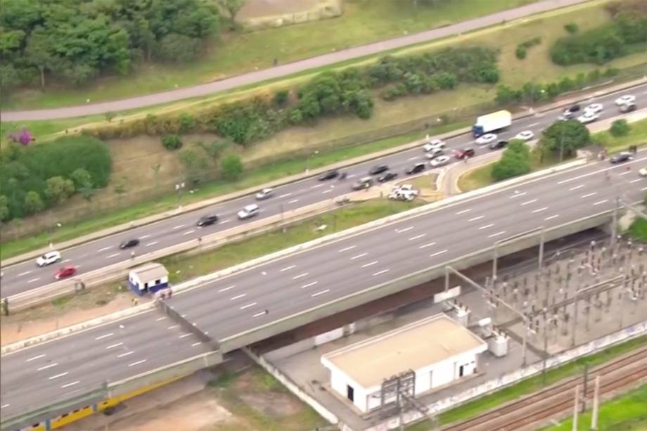 Viaduto cede na Marginal Pinheiros, altura do Parque Villa Lobos