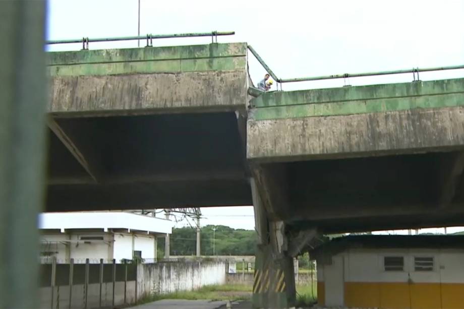 Viaduto cede na Marginal Pinheiros, altura do Parque Villa Lobos