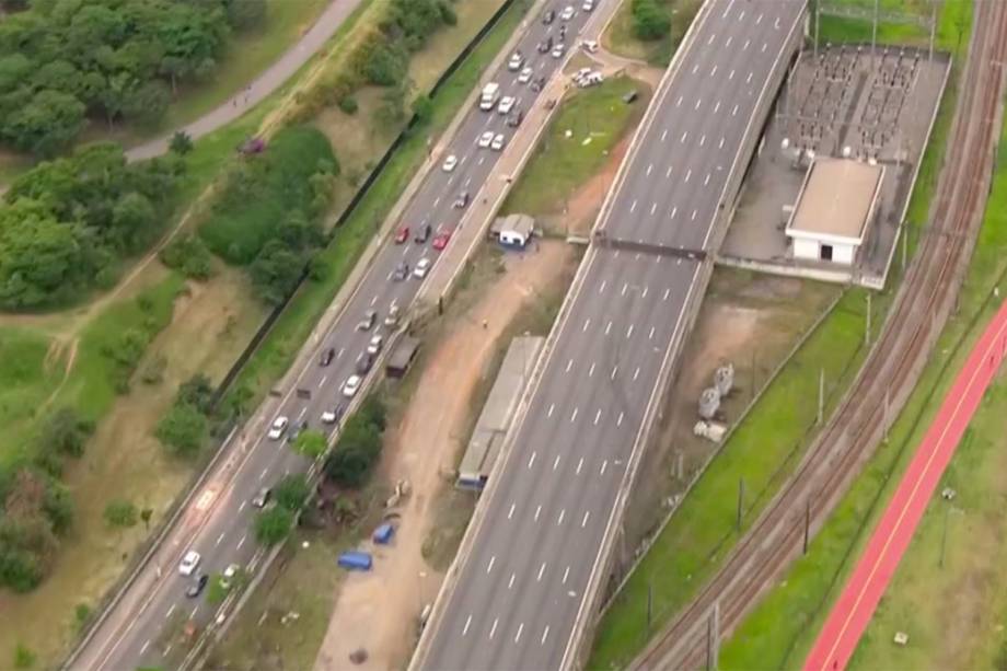 Viaduto cede na Marginal Pinheiros, altura do Parque Villa Lobos