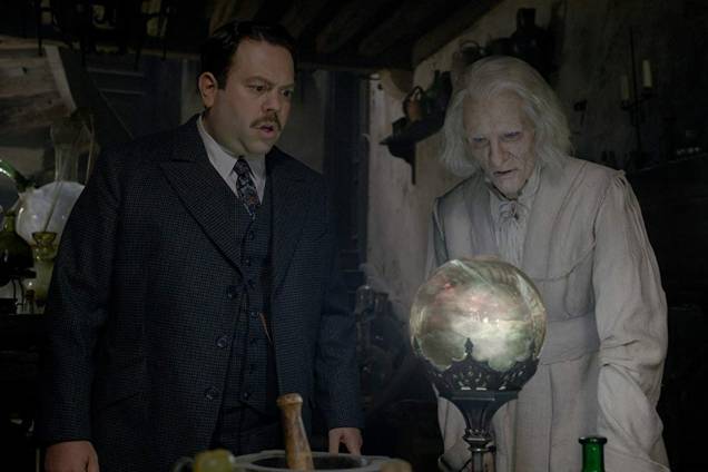 Dan Fogler e Brontis Jodorowsky em Animais Fantásticos: Os Crimes de Grindelwald Dan Fogler e Brontis Jodorowsky em Animais Fantásticos: Os Crimes de Grindelwald