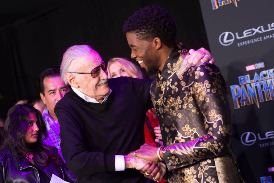 Stan Lee e Chadwick Boseman na cerimônia de estreia do filme Pantera Negra em Hollywood, Califórnia - 29/01/2018