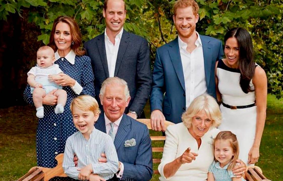 Família real divulga foto em comemoração aos 70 anos de príncipe Charles