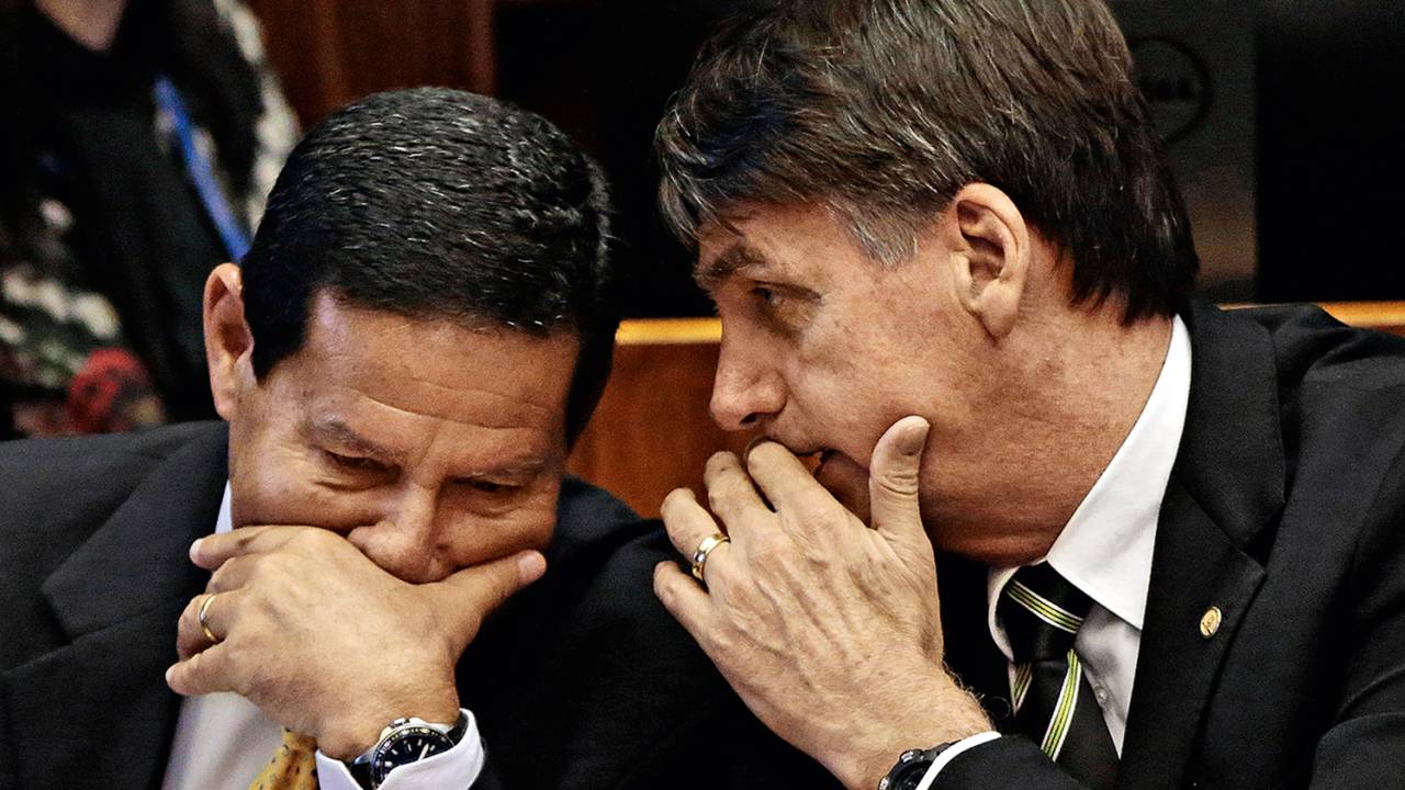 PODER - O general Mourão e Bolsonaro: o vice-presidente pretende cuidar também da máquina administrativa do governo