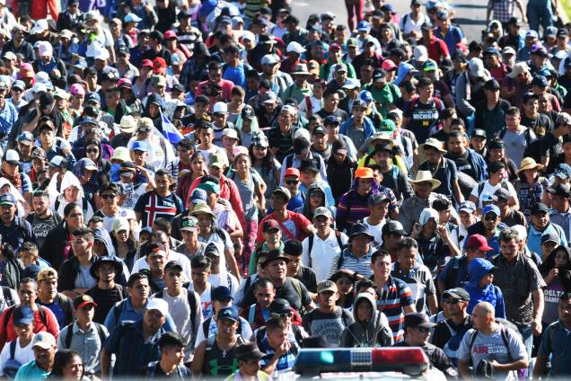 Novo grupo de imigrantes realizam caravana em San Salvador, cidade localizada em El Salvador, rumo aos Estados Unidos - 31/10/2018 Novo grupo de imigrantes realizam caravana em San Salvador, cidade localizada em El Salvador, rumo aos Estados Unidos - 31/10/2018
