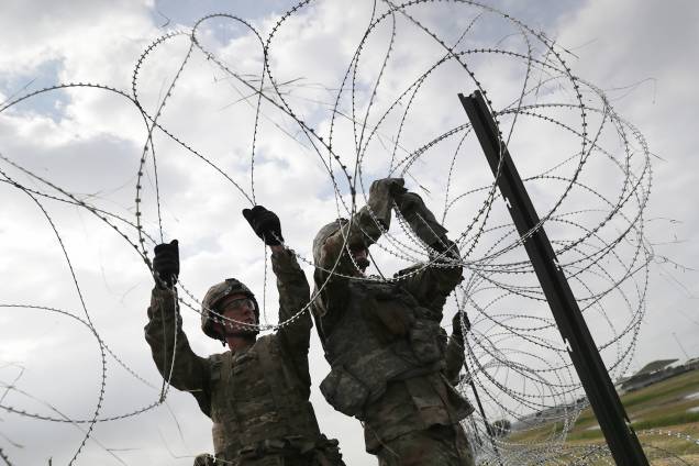 Soldados americanos reforçam segurança da fronteira entre o México e Estados Unidos, no território de Donna, Texas - 04/11/2018 Soldados americanos reforçam segurança da fronteira entre o México e Estados Unidos, no território de Donna, Texas - 04/11/2018