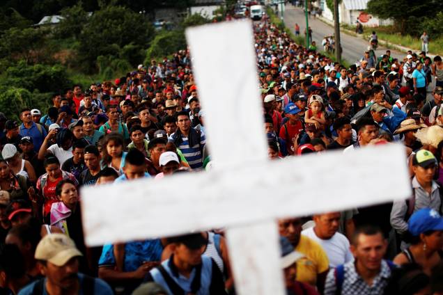 Caravana de imigrantes da América Central caminham nas ruas da cidade mexicana de Pijijiapan, rumo aos Estados Unidos - 04/11/2018 Caravana de imigrantes da América Central caminham nas ruas da cidade mexicana de Pijijiapan, rumo aos Estados Unidos - 04/11/2018