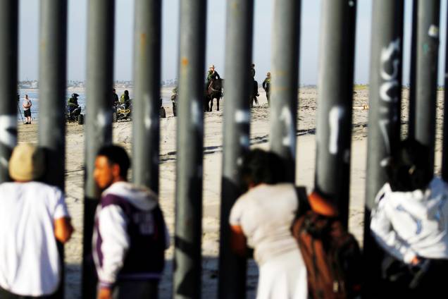 Parte da caravana de imigrantes da América Central chega na fronteira entre o México e os Estados Unidos, na cidade de Tijuana - 13/11/2018 Parte da caravana de imigrantes da América Central chega na fronteira entre o México e os Estados Unidos, na cidade de Tijuana - 13/11/2018