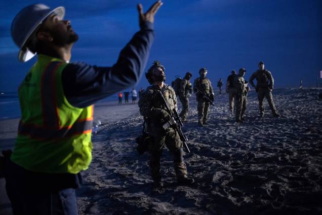 Membros de patrulha americana são vistos na fronteira entre os Estados Unidos e o México, na cidade de Tijuana - 15/11/2018 Membros de patrulha americana são vistos na fronteira entre os Estados Unidos e o México, na cidade de Tijuana - 15/11/2018