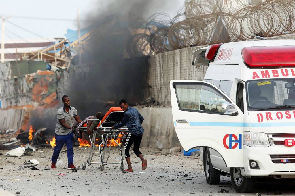 Al Shabab explode carros-bomba e mata 20 pessoas na Somália