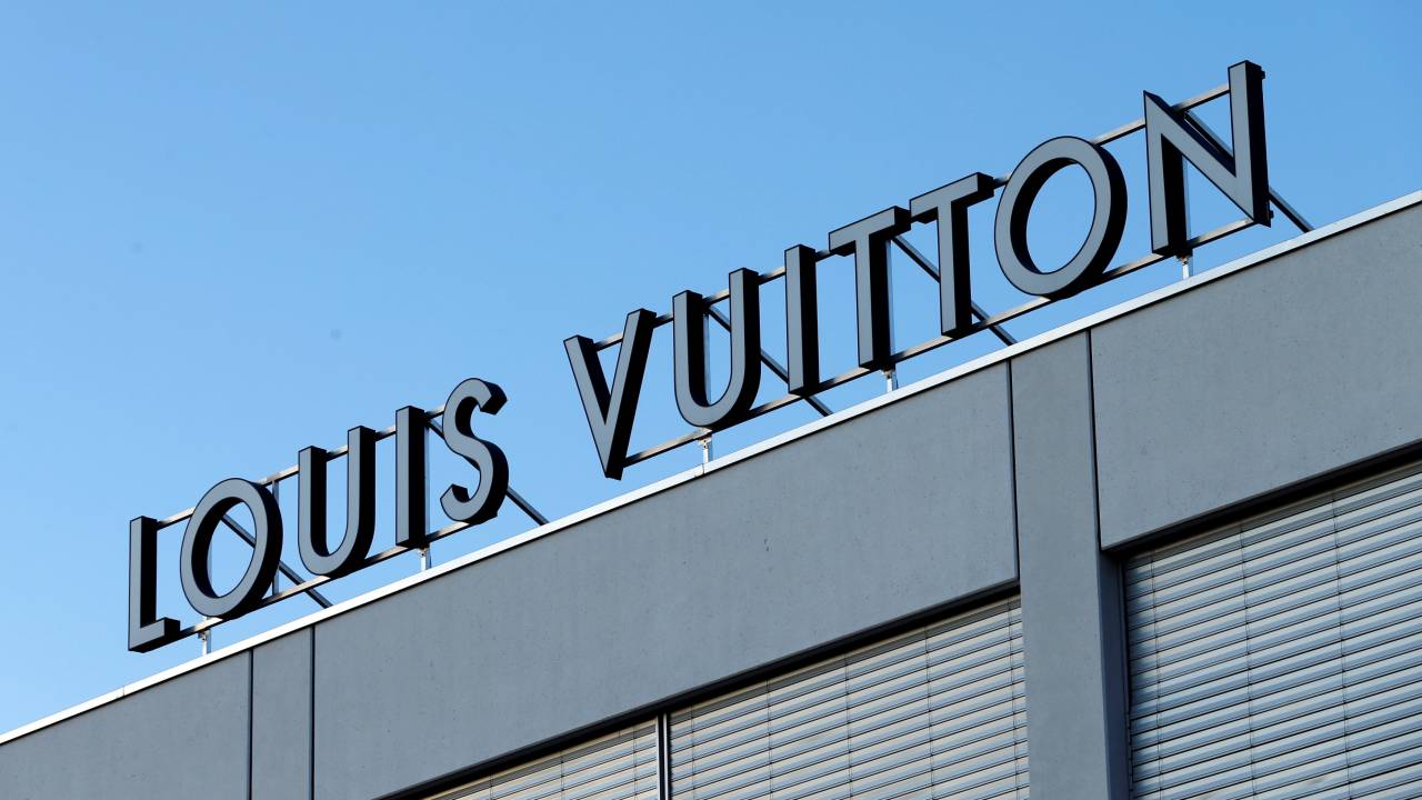 Fachada de fábrica de relógios da Louis Vuitton