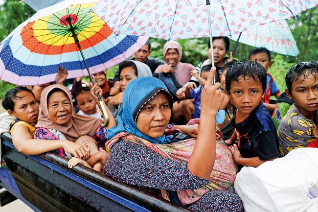 Tsunami na Indonésia Tsunami na Indonésia