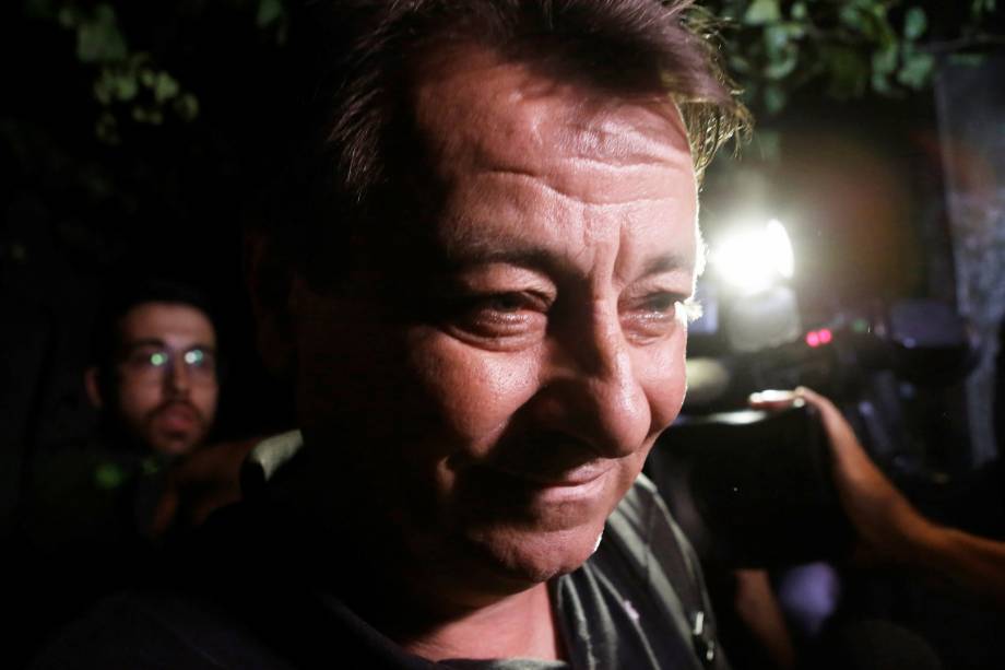 O ex-guerrilheiro italiano Cesare Battisti deixa a sede da Polícia Federal em São Paulo - 13/03/2015 O ex-guerrilheiro italiano Cesare Battisti deixa a sede da Polícia Federal em São Paulo - 13/03/2015