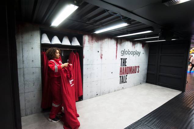 Visitantes podem interagir com a série 'The Handmaid's Tale', no estande da Globoplay na Comic Con Experience, realizada na São Paulo Expo - 04/12/2018 Visitantes podem interagir com a série 'The Handmaid's Tale', no estande da Globoplay na Comic Con Experience, realizada na São Paulo Expo - 04/12/2018