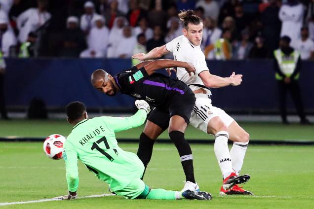 Gareth Bale, do Real Madrid, disputa lance com Khalid Elisa, goleiro do Al Ain, na final do Mundial de Clubes da FIFA - 22/12/2018 Gareth Bale, do Real Madrid, disputa lance com Khalid Elisa, goleiro do Al Ain, na final do Mundial de Clubes da FIFA - 22/12/2018