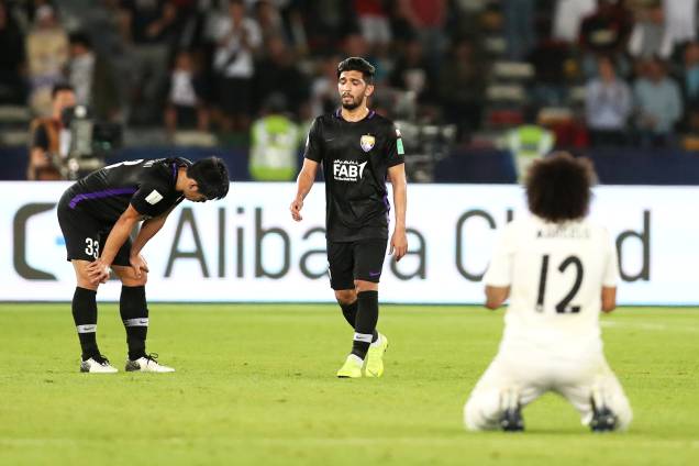Jogadores do Al Ain lamentam após a derrota para o Real Madrid na final do Mundial de Clubes da FIFA - 22/12/2018 Jogadores do Al Ain lamentam após a derrota para o Real Madrid na final do Mundial de Clubes da FIFA - 22/12/2018