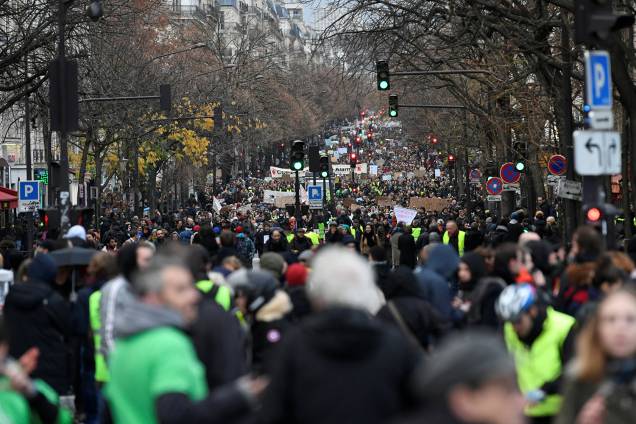 Pessoas participam de manifestação em Paris, França - 08/12/2018 Pessoas participam de manifestação em Paris, França - 08/12/2018