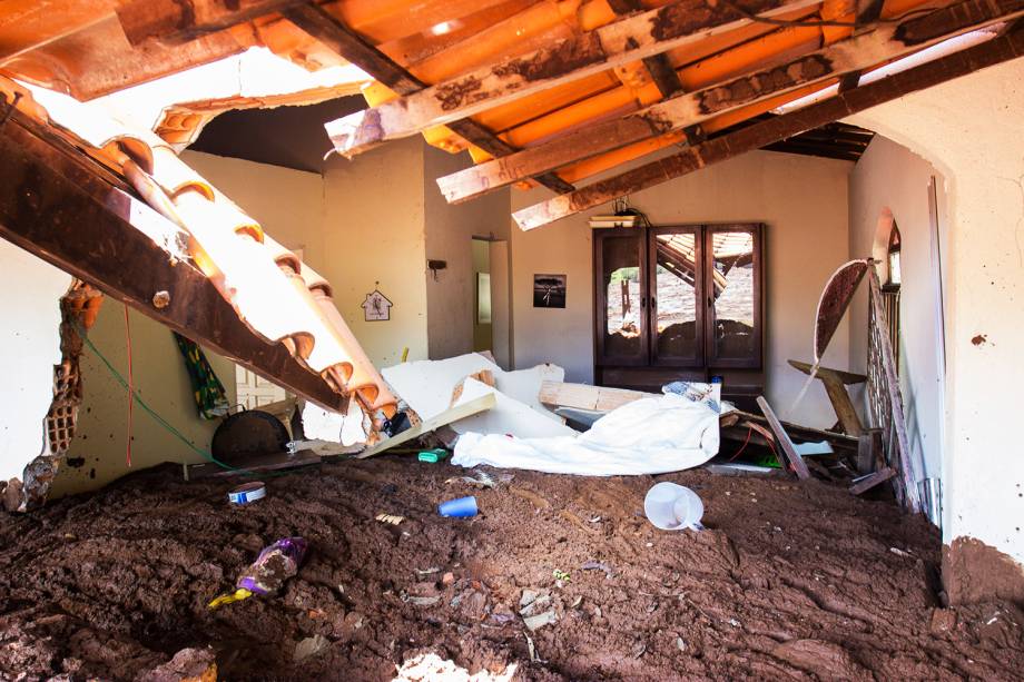 Casa é atingida por lama após rompimento de barragem da mineradora Vale, em Brumadinho (MG) - 28/01/2019