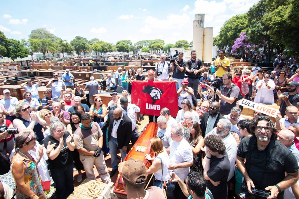 Pela primeira vez, morto faz papel de figurante no próprio velório