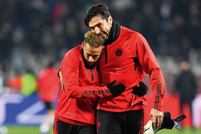 Neymar e Gianluigi Buffon Neymar e Gianluigi Buffon