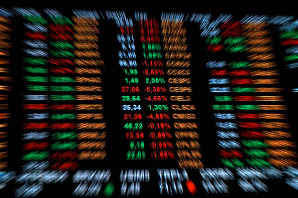 Ibovespa atinge 157 mil pontos e emenda 15ª alta seguida após avanço no fim do shutdown nos EUA