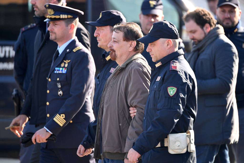 Battisti é transferido para prisão de segurança máxima na Sardenha