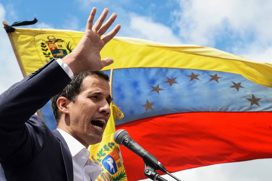 Juan Guaidó, presidente da Assembleia Nacional Venezuelana, discursa após se declarar presdiente interino do país - 23/01/2019