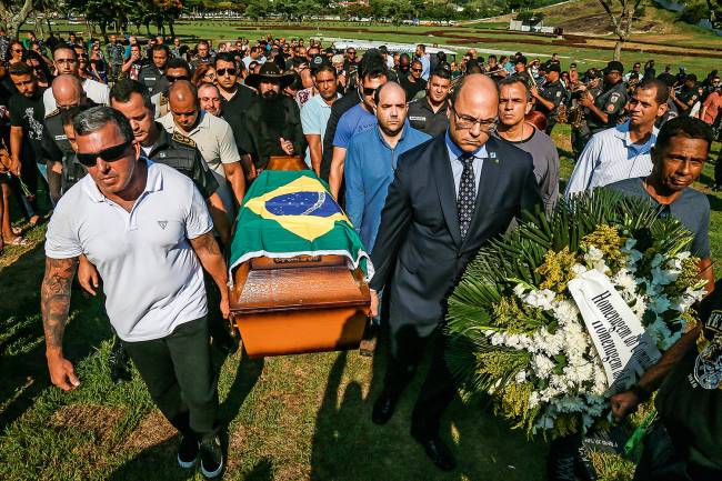 Enterro de PM Morto Linha Amarela Enterro de PM Morto Linha Amarela