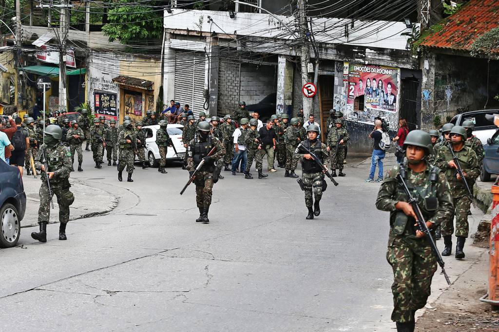 O menino que viu na televisão a vida que vivia numa favela do Rio