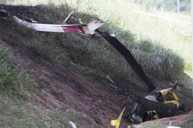 Duas pessoas morrem após um helicóptero cair em trecho do Rodoanel que dá acesso à rodovia Anhanguera, na zona oeste de São Paulo, e atingir um caminhão que estava na via, nesta segunda-feira (11). Entre as vítimas, está o jornalista da Bandeirantes, Ricardo Boechat - 11/02/2019 Duas pessoas morrem após um helicóptero cair em trecho do Rodoanel que dá acesso à rodovia Anhanguera, na zona oeste de São Paulo, e atingir um caminhão que estava na via, nesta segunda-feira (11). Entre as vítimas, está o jornalista da Bandeirantes, Ricardo Boechat - 11/02/2019