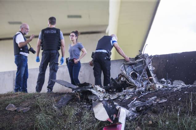 Duas pessoas morrem após um helicóptero cair em trecho do Rodoanel que dá acesso à rodovia Anhanguera, na zona oeste de São Paulo, e atingir um caminhão que estava na via. Entre as vítimas, está o jornalista Ricardo Boechat - 11/02/2019 Duas pessoas morrem após um helicóptero cair em trecho do Rodoanel que dá acesso à rodovia Anhanguera, na zona oeste de São Paulo, e atingir um caminhão que estava na via. Entre as vítimas, está o jornalista Ricardo Boechat - 11/02/2019