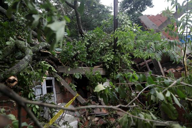 Uma casa afetada pelo deslizamento de terra após as fortes chuvas é vista em Barra de Guaratiba, no Rio de Janeiro - 07/02/2019 Uma casa afetada pelo deslizamento de terra após as fortes chuvas é vista em Barra de Guaratiba, no Rio de Janeiro - 07/02/2019