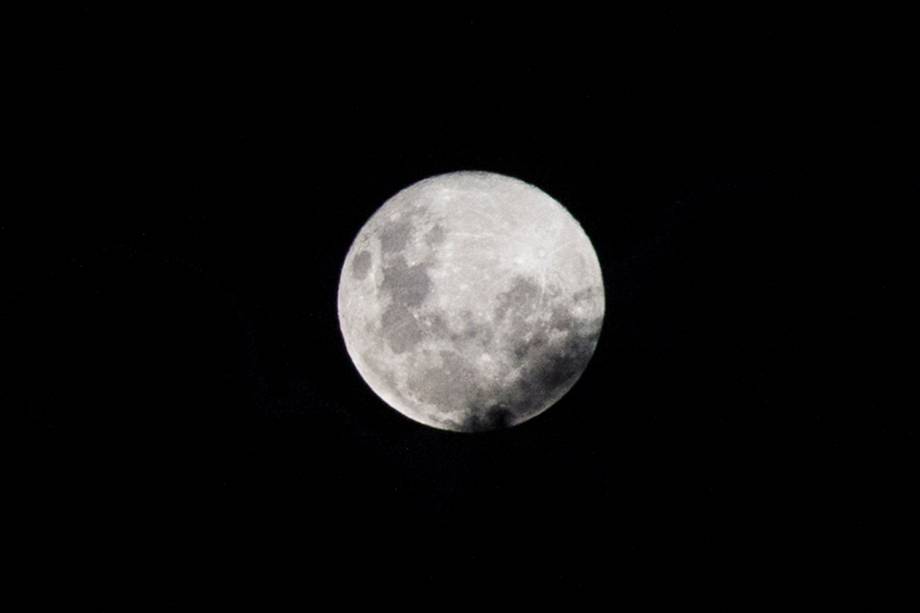 Superlua é fotografada no bairro da Freguesia do Ó, em São Paulo (SP) - 19/02/2019