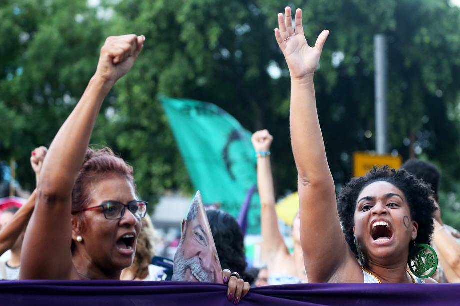 Mulheres realizam passeata durante o Dia Internacional da Mulher, no Rio de Janeiro (RJ) - 08/03/2019