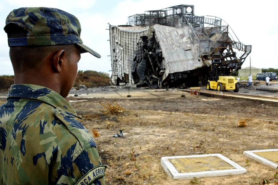 Explosão do VLS-1 (veículo lançador de satélites) matou 21 pessoas, entre técnicos, engenheiros e cientistas, no Centro de Lançamento de Alcântara (MA) - 25/08/2003