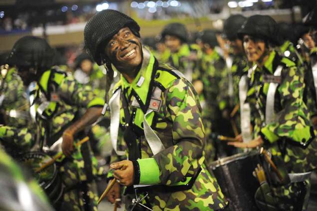 Componente da escola de samba Império Serrano, durante desfile no Sambódromo da Marquês de Sapucaí, no Rio de Janeiro (RJ) - 03/03/2019 Componente da escola de samba Império Serrano, durante desfile no Sambódromo da Marquês de Sapucaí, no Rio de Janeiro (RJ) - 03/03/2019