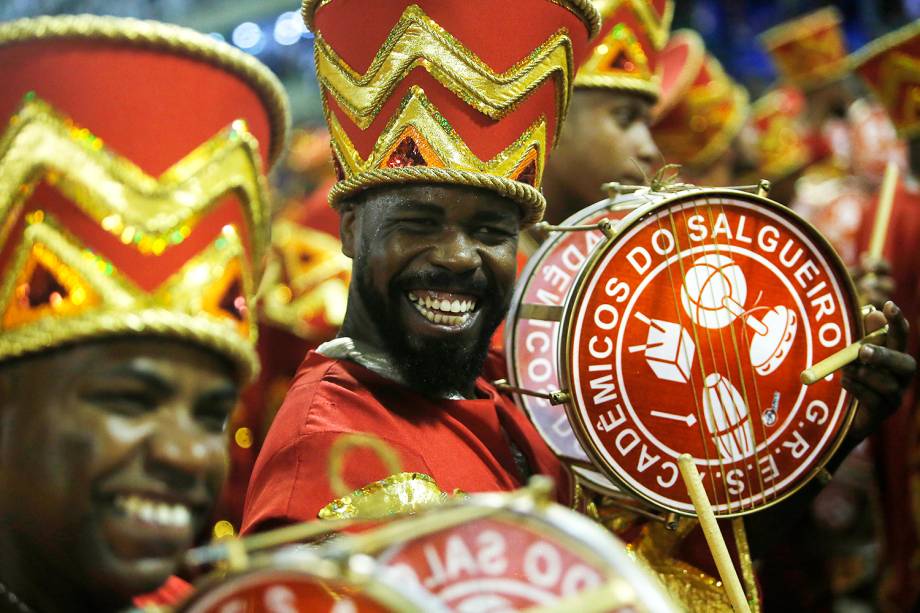 Componente da escola de samba Acadêmicos do Salgueiro durante desfile no Sambódromo da Marquês de Sapucaí - 04/03/2019