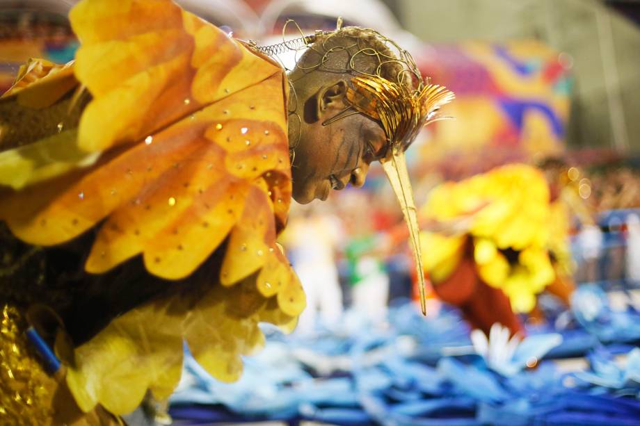 Com o enredo 'Quem não viu vai ver...As fábulas do Beija-flor', a escola de samba Beija-Flor de Nilópolis é a quinta a desfilar no Sambódromo da Marquês de Sapucaí - 04/03/2019