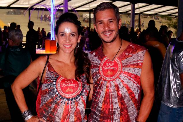 O jornalista Ivan Moré e esposa posam para foto em camarote no Sambódromo do Anhembi, em São Paulo (SP) - 01/03/2019 O jornalista Ivan Moré e esposa posam para foto em camarote no Sambódromo do Anhembi, em São Paulo (SP) - 01/03/2019
