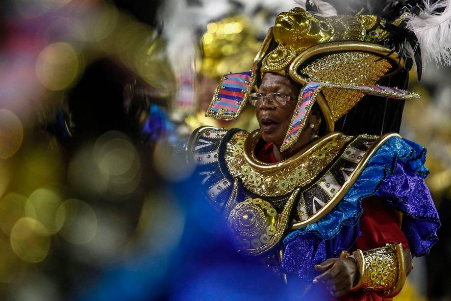 Componente da escola de samba Vai-Vai, durante desfile no Sambódromo do Anhembi, em São Paulo (SP) - 03/03/2019