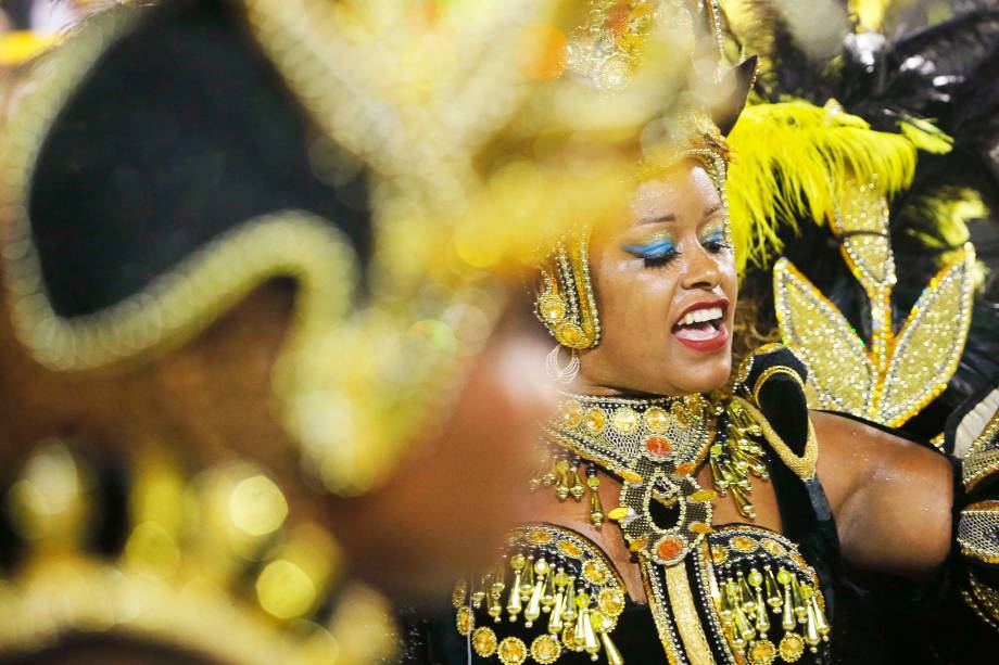 Com o enredo 'Em nome do pai, do filho e dos santos, a Vila canta a cidade de Pedro', a escola de samba Unidos de Vila Isabel desfila na Marquês de Sapucaí - 04/03/2019