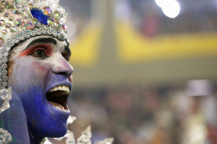 Componente da escola de samba Unidos de Vila Isabel, durante desfile na Marquês de Sapucaí - 04/03/2019