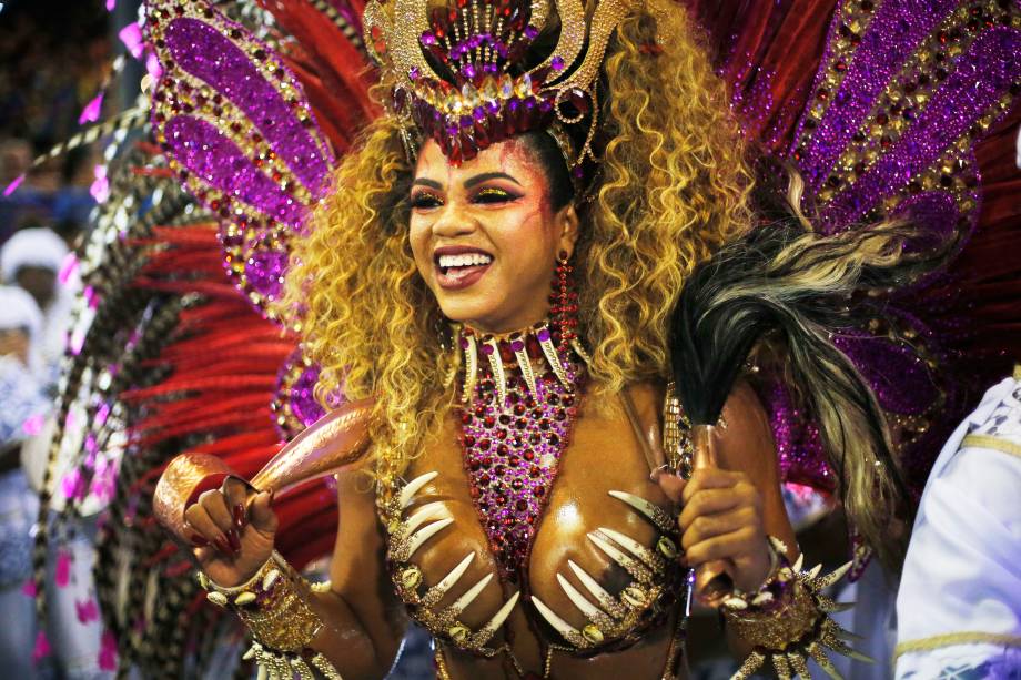 Bianca Monteiro, rainha de bateria da escola Portela, durante desfile no Sambódromo da Marquês de Sapucaí - 05/03/2019