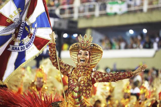 Porta-bandeira da escola de samba União da Ilha durante desfile na Marquês de Sapucaí - 05/03/2019 Porta-bandeira da escola de samba União da Ilha durante desfile na Marquês de Sapucaí - 05/03/2019