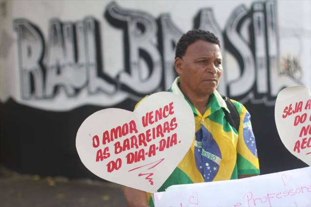 Movimentação em frente à Escola Estadual Raul Brasil, em Suzano (SP), na manhã desta terça-feira, quando os alunos são liberados a voltarem para a escola para participar de atividades de acolhimento - 19/03/2019 Movimentação em frente à Escola Estadual Raul Brasil, em Suzano (SP), na manhã desta terça-feira, quando os alunos são liberados a voltarem para a escola para participar de atividades de acolhimento - 19/03/2019