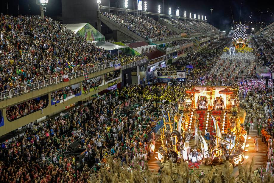 Escola de samba Mangueira durante desfile na Marquês de Sapucaí - 05/03/2019