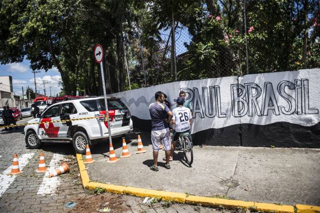 Movimentação na frente da Escola Estadual Raul Brasil, de Suzano (SP), após dois jovens entrarem no local e atirarem contra estudantes - 13/03/2019 Movimentação na frente da Escola Estadual Raul Brasil, de Suzano (SP), após dois jovens entrarem no local e atirarem contra estudantes - 13/03/2019