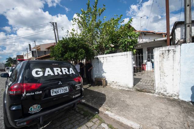 Viatura da polícia civil é vista em frente a casa de Guilherme Taucci Monteiro, 17, no número 1089 da Alameda Tenente José Bernardino - 13/03/2019 Viatura da polícia civil é vista em frente a casa de Guilherme Taucci Monteiro, 17, no número 1089 da Alameda Tenente José Bernardino - 13/03/2019