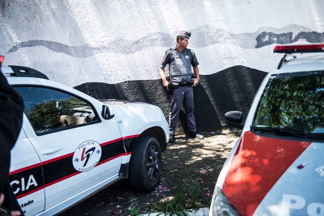 Policiais são vistos na área da Escola Estadual Raul Brasil, em Suzano (SP), após dois jovens entrarem no local e atirarem contra estudantes - 13/03/2019 Policiais são vistos na área da Escola Estadual Raul Brasil, em Suzano (SP), após dois jovens entrarem no local e atirarem contra estudantes - 13/03/2019
