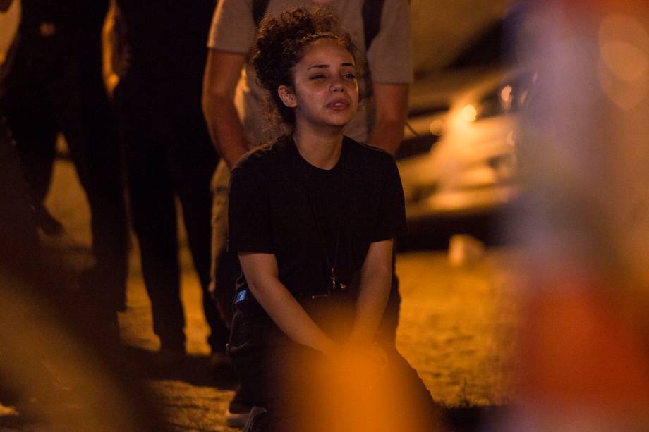 Homenagens em frente à escola Raul Brasil em Suzano (SP) após ataque que deixou dez mortos - 13/03/2019