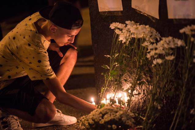 Homenagens em frente à escola Raul Brasil em Suzano (SP) após ataque que deixou dez mortos - 13/03/2019 Homenagens em frente à escola Raul Brasil em Suzano (SP) após ataque que deixou dez mortos - 13/03/2019